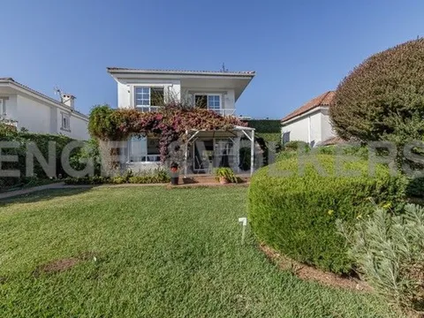 House 300 m² in Baiona