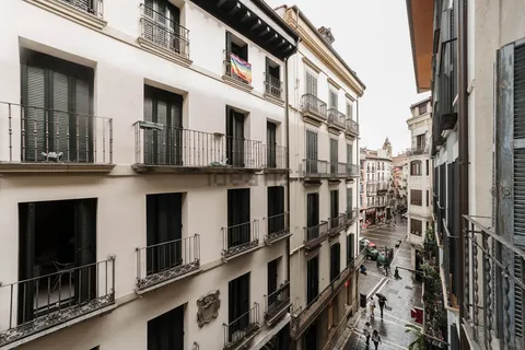 Pis de 80 m² a Pamplona