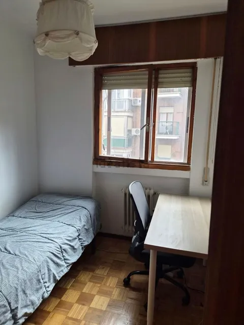Room for rent, Madrid (2/12)