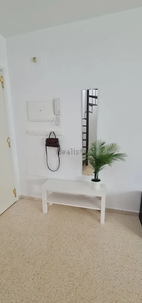 Pis de 69 m² a Sanlúcar la Mayor (3/19)