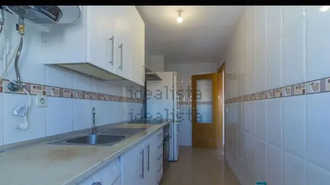 Room for rent, Recas (2/3)