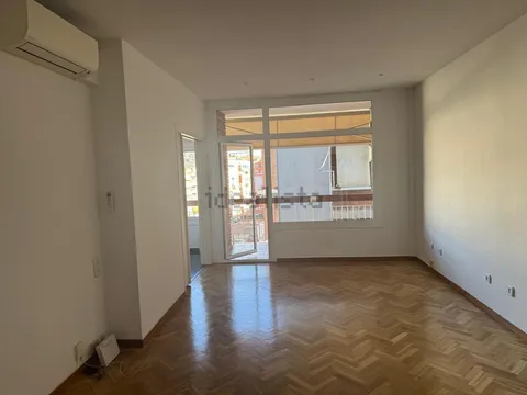 Flat 96 m² in Barcelona (2/25)
