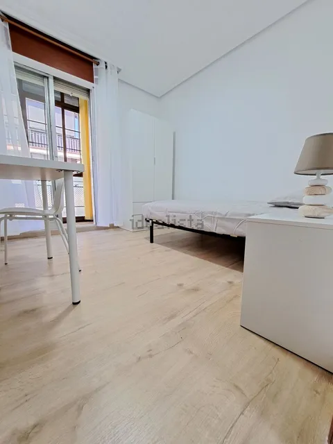Room for rent, Madrid (3/15)