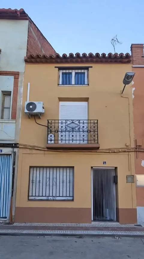 Casa de 201 m² en Lécera