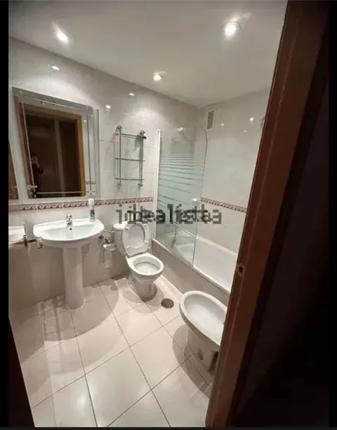 Room for rent, Madrid (3/4)