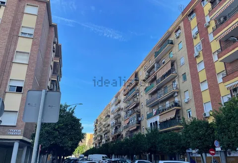 Flat 92 m² in Seville