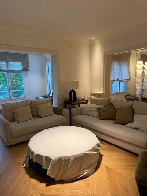Flat 170 m² in Barcelona (2/25)