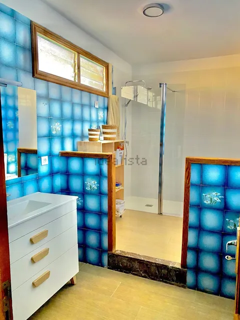 Quarto para alugar, Ariany