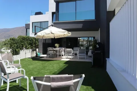 Haus 180 m² in Estepona