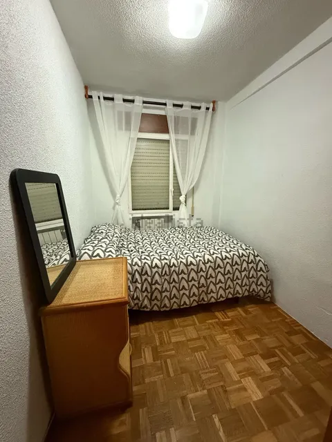 Habitació de lloguer, Madrid (2/9)