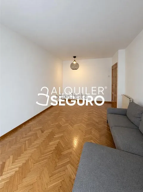 Flat 85 m² in Madrid (2/32)