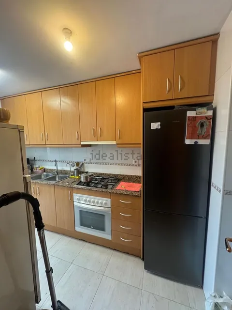 Room for rent, l'Hospitalet de Llobregat (3/12)