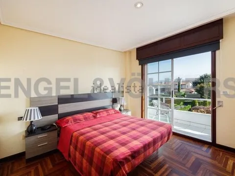House 300 m² in Baiona