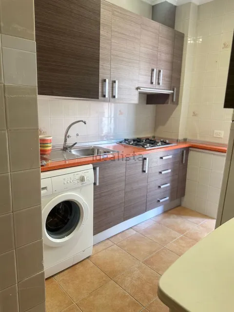 Habitació de lloguer, Baza