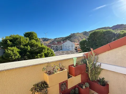 Flat 94 m² in Cadrete
