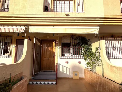 Casa de 100 m² a Oriola