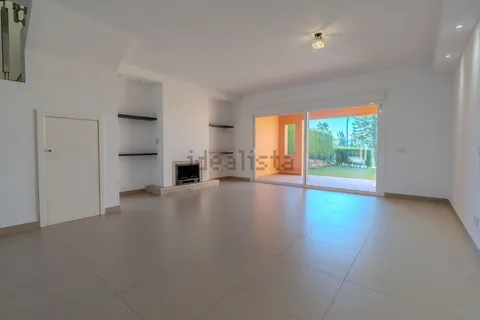 Casa de 225 m² a Estepona (2/40)