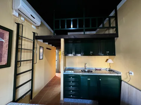 Habitació de lloguer, Almonte