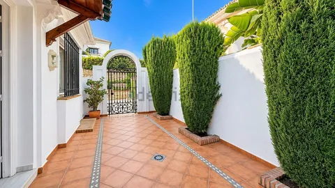 Haus 294 m² in Marbella (2/25)