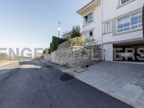 House 300 m² in Baiona