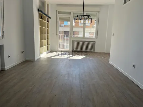 Wohnung 77 m² in Madrid