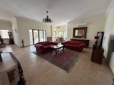 Haus 400 m² in Estepona