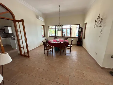 Haus 400 m² in Estepona