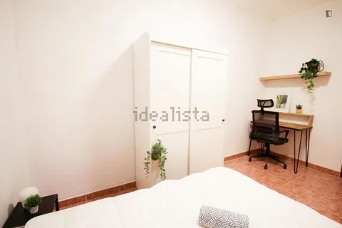 Room for rent, Barcelona (3/23)