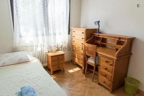 Room for rent, Madrid (3/12)
