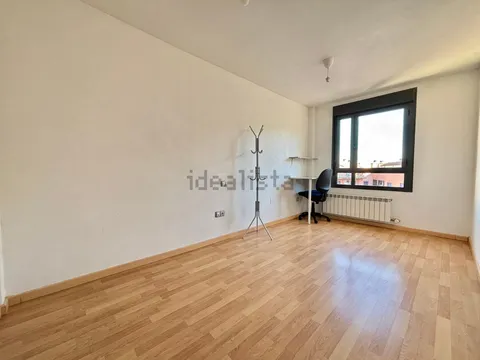 Flat 94 m² in Cadrete