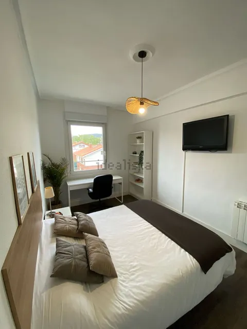 Room for rent, Sondika