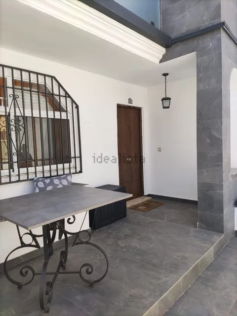 Stanza in affitto, Baza
