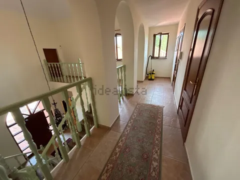 Haus 400 m² in Estepona