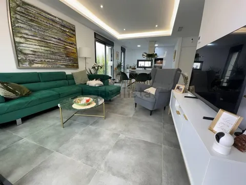 Casa de 160 m² a Los Montesinos