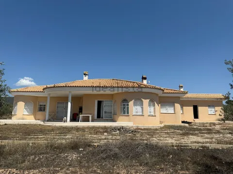House 380 m² in Onil