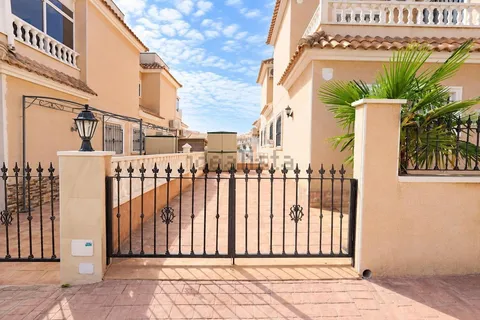Casa de 82 m² a Oriola