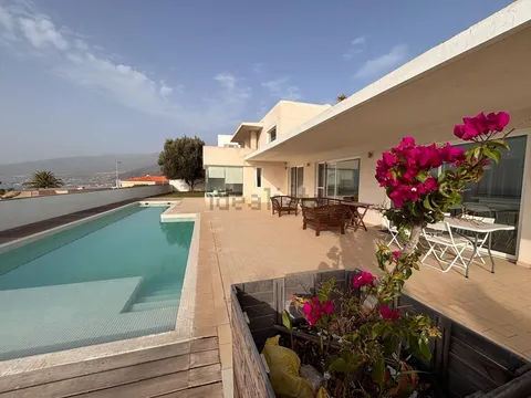 Casa de 280 m² a El Rosario (2/74)