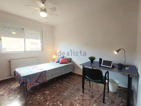 Stanza in affitto, Siviglia (4/10)