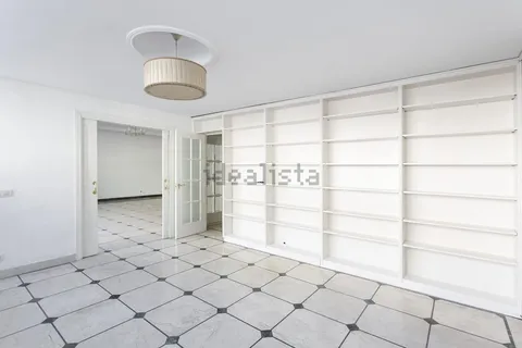 Flat 287 m² in Madrid (2/60)