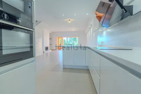 Будинок 225 м² у Estepona