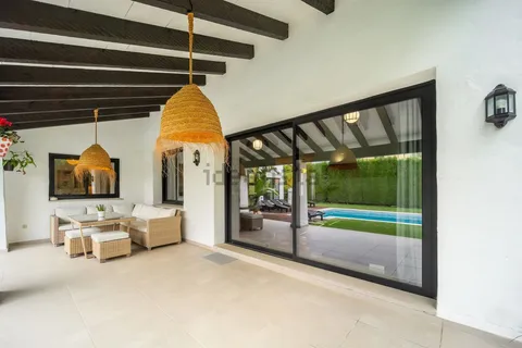 Casa 411 m² a Estepona