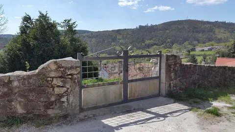 House 150 m² in Cerdedo Cotobade