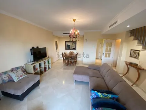 House 220 m² in Ojén
