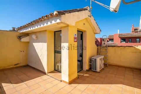 Casa de 250 m² en Estepona