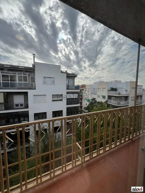 Flat 100 m² in Granada