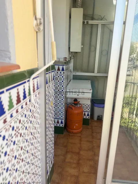 Room for rent, Baza