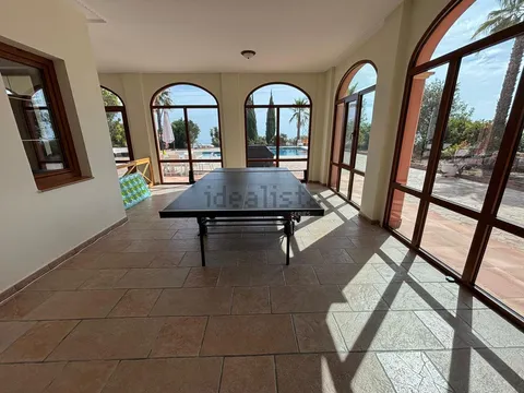 Haus 400 m² in Estepona