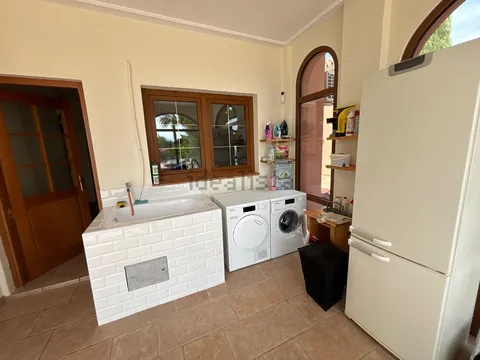 Haus 400 m² in Estepona