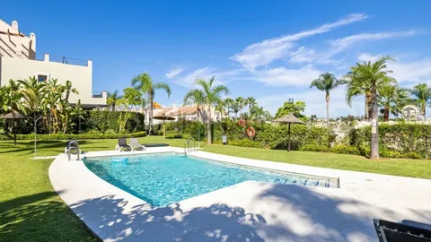 Haus 200 m² in Estepona