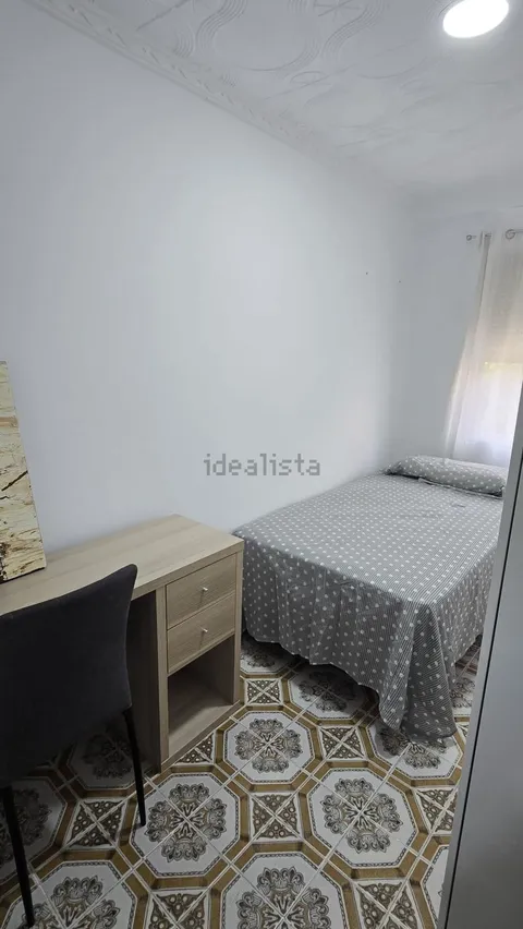 Кімната в оренду, Alzira